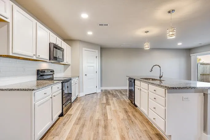 8804 Haylee St — Photo 4