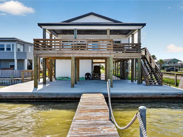 45 Belaire Dr, Rockport, TX 78382