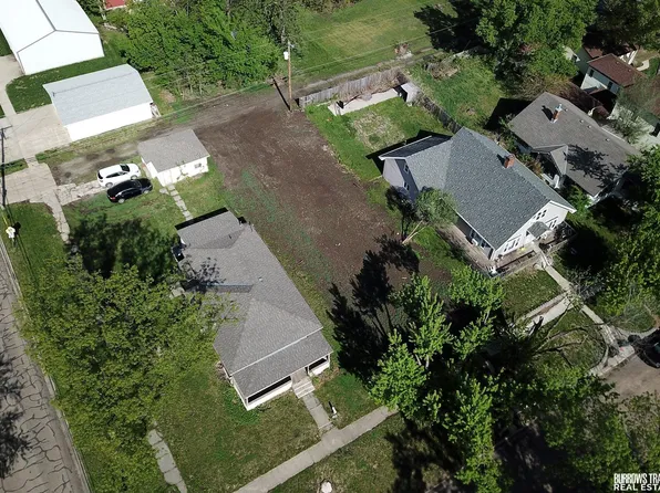 107 N 10th St, Wymore, NE 68466