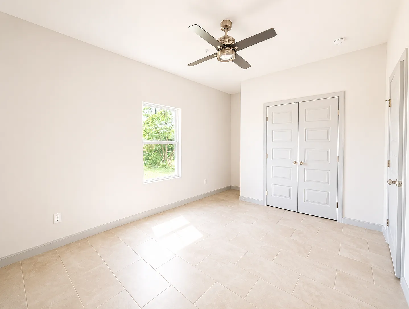 921 Jay Ave — Photo 3