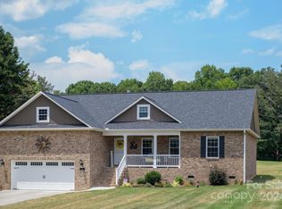 4 Morningside Dr, Granite Falls, NC 28630