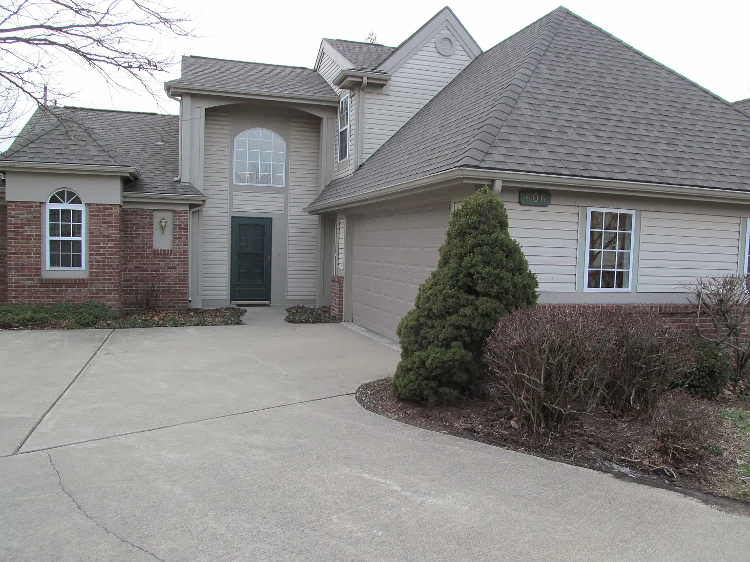 606 E Moss Creek Ct photo 1