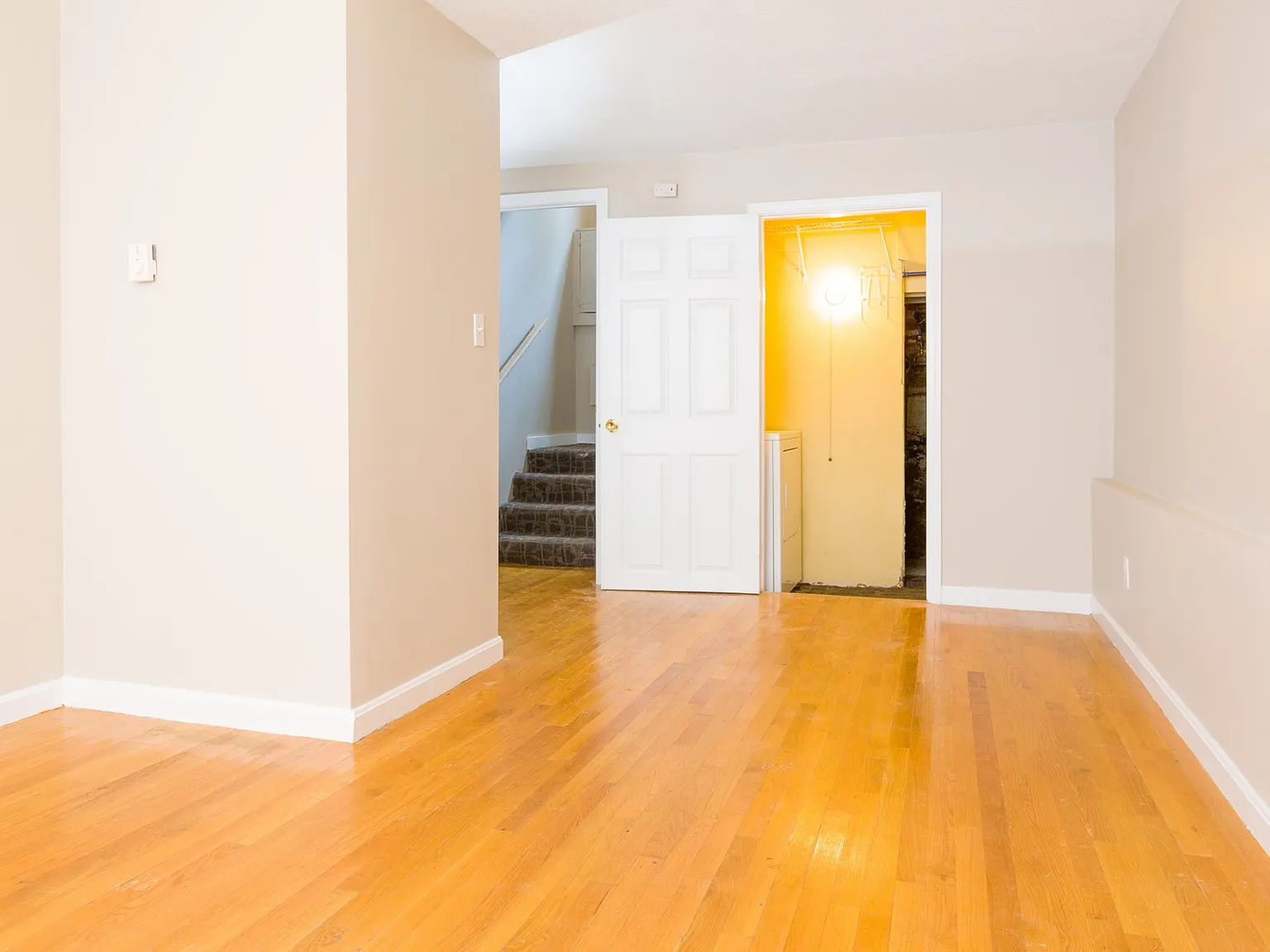 3 bed, 806 sqft, $3,150 — Photo 2