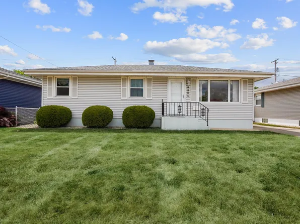 9334 Farmer Dr, Highland, IN 46322