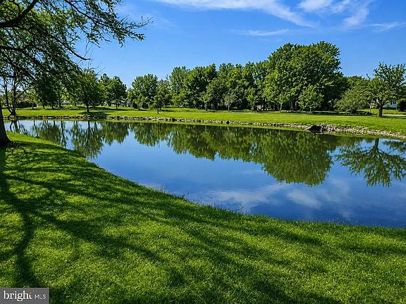 3rd image of 7 Backwater Ct