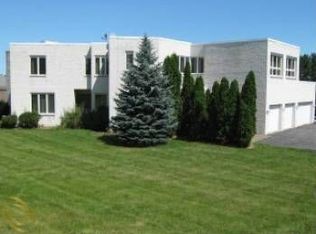 1955 Westlake Ct, Bloomfield Hills, MI 48302