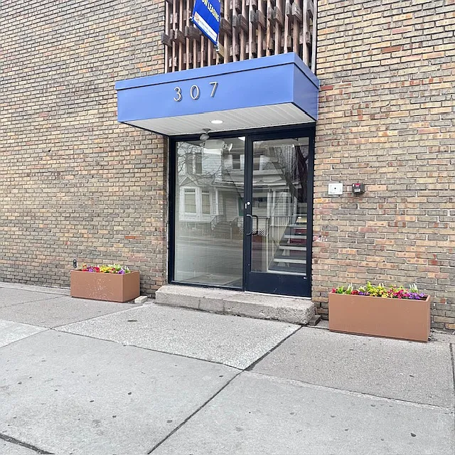 307 THOMPSON FURNISHED STUDIO APARTMENTS