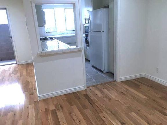 3rd image of 1515 S Beverly Glen Blvd APT 2