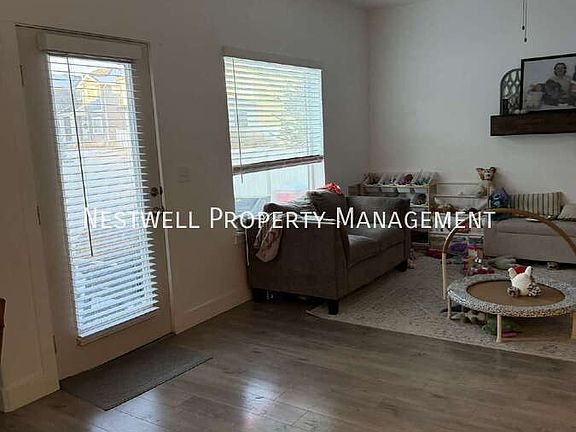 3rd image of 7257 N Clover Leaf Ln