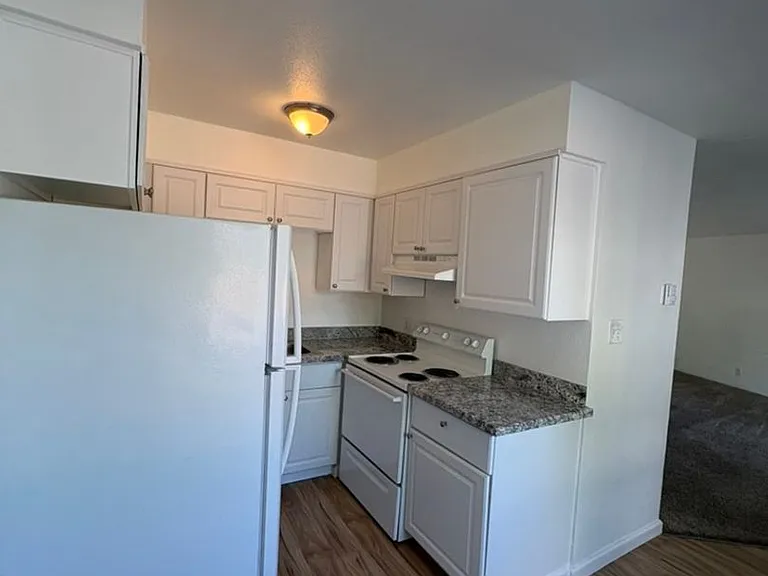 404 Highland Ave — Photo 4