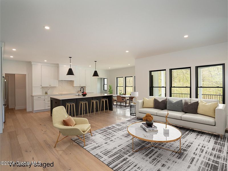 3rd image of 7 Arlington Circle