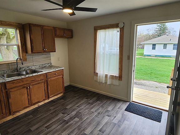 4th image of 1233 W Coldwater Rd