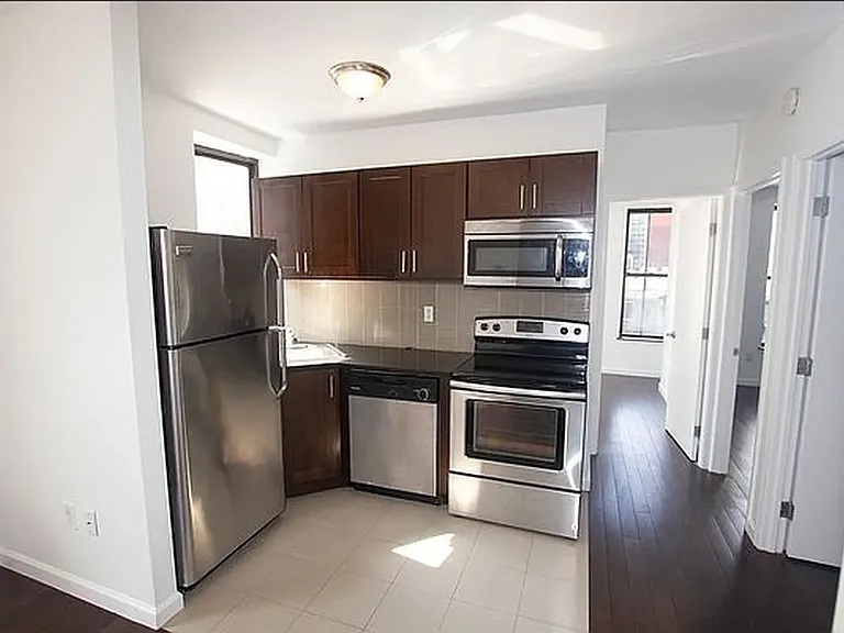 19 Kenmare St #12 — Photo 2