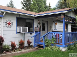 910 College St, Mackay, ID 83251