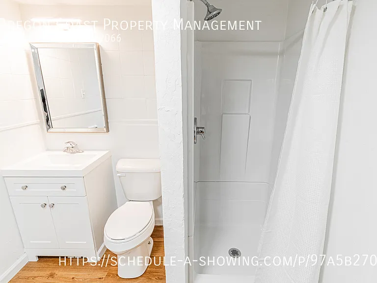 537 SW 32nd St — Photo 10