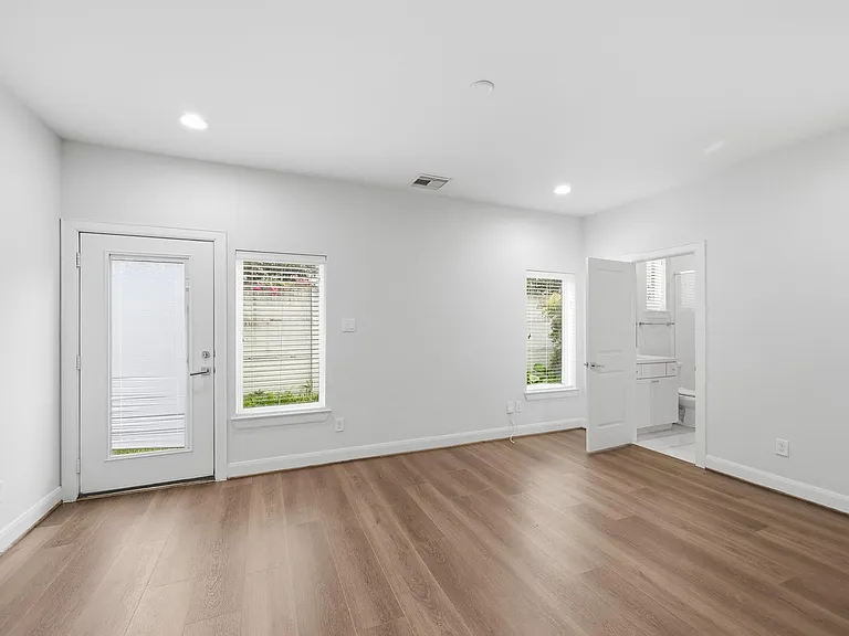 1225 Bonner St — Photo 5
