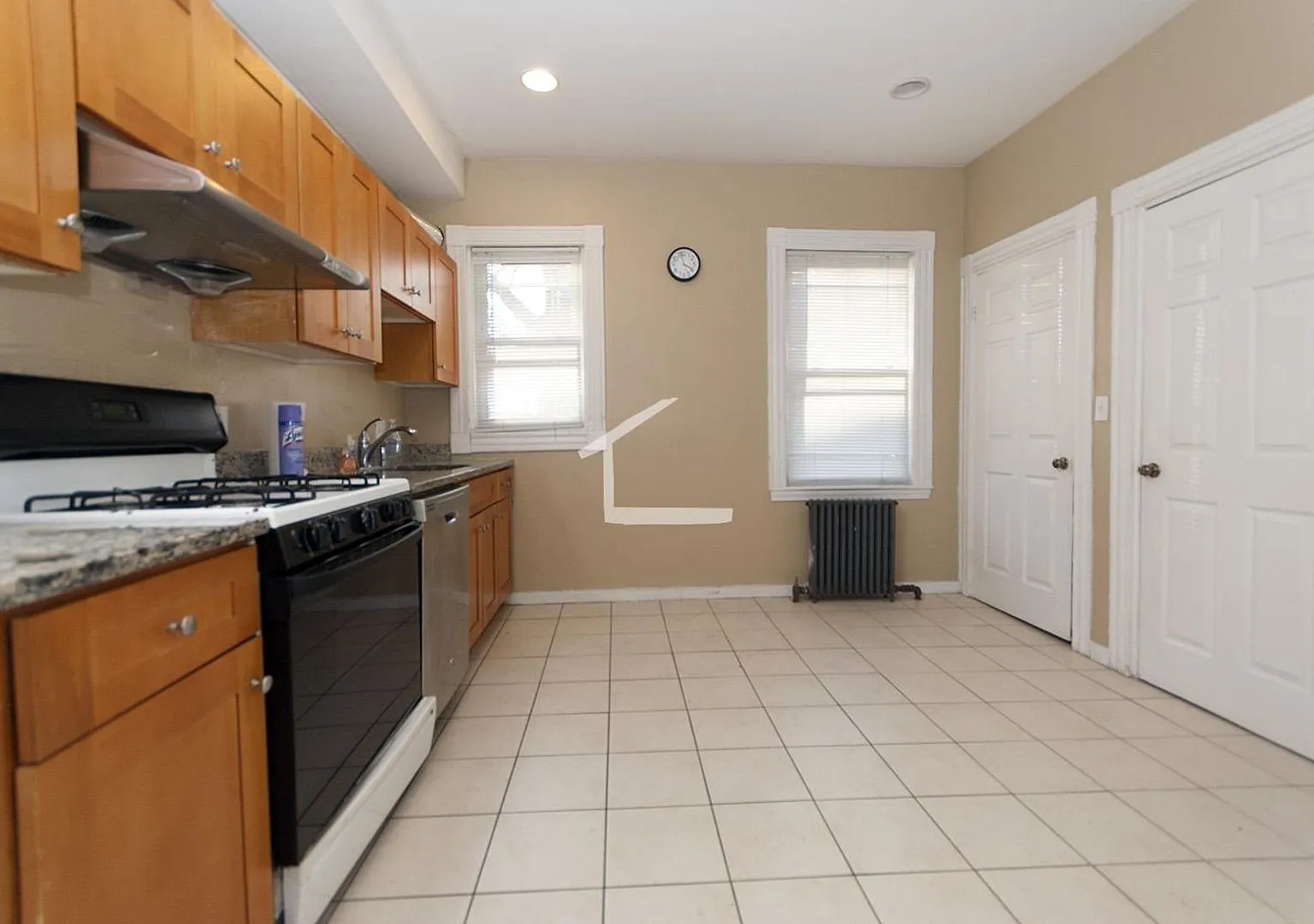 Massive 5 bed 2 bed in Lower Allston... Well Priced! — Photo 2