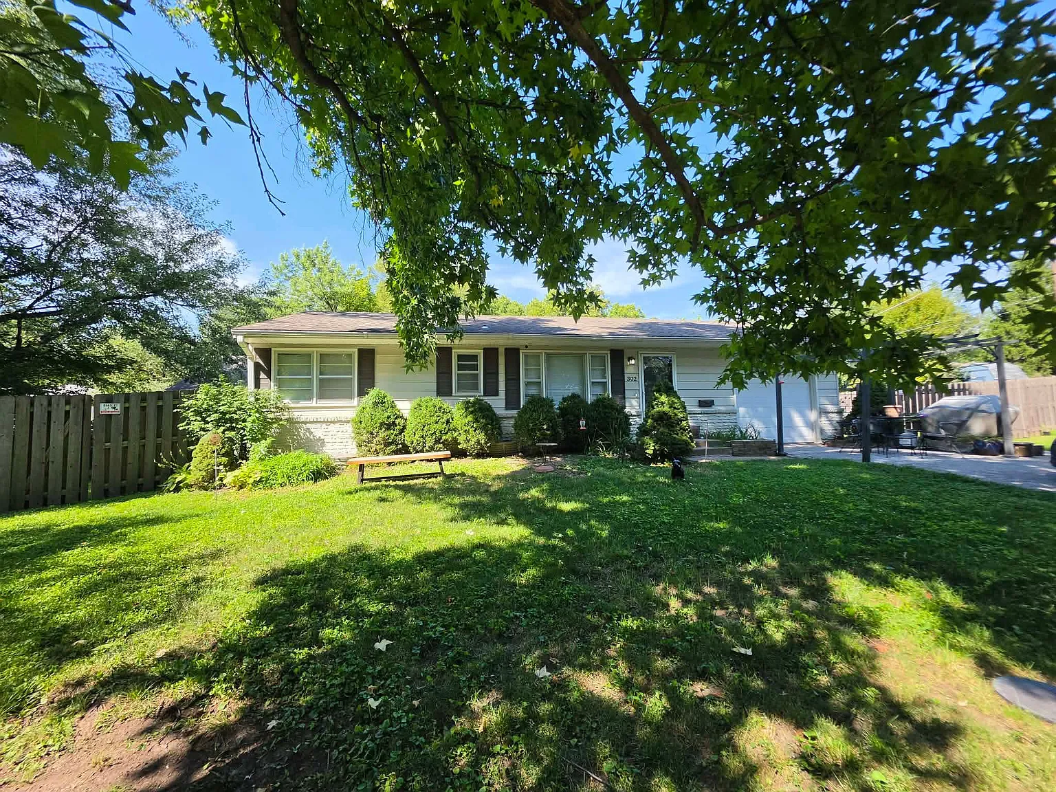 E 83rd St, Kansas City — Photo 2