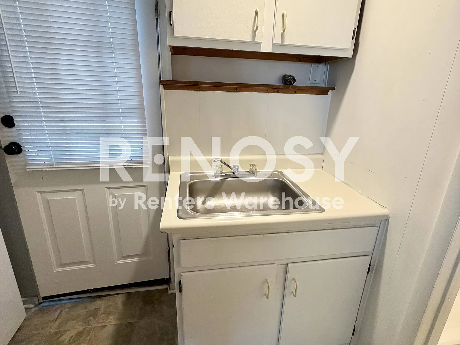 Avaiilable Now - Basement Apartment - 1 Br 1 Bath - Utilities Included — Photo 4