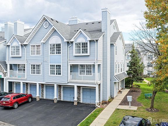 2nd image of 122 Prestwick Way