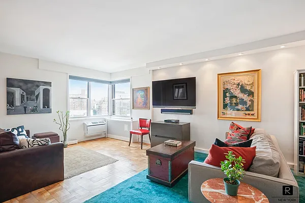 Rented by R New York | media 19