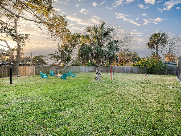 209 Alerto St — Photo 72