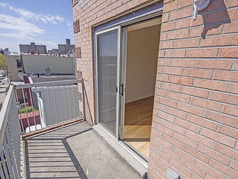 543 Kosciuszko St #3F — Photo 2