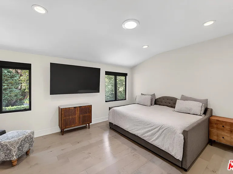 760 S San Rafael Ave — Photo 36