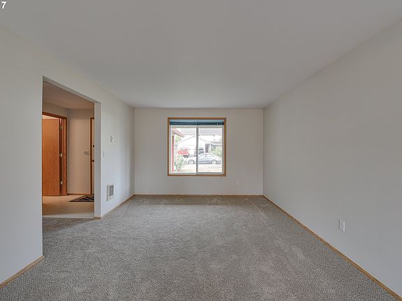 4th image of 16001 NE 76th St