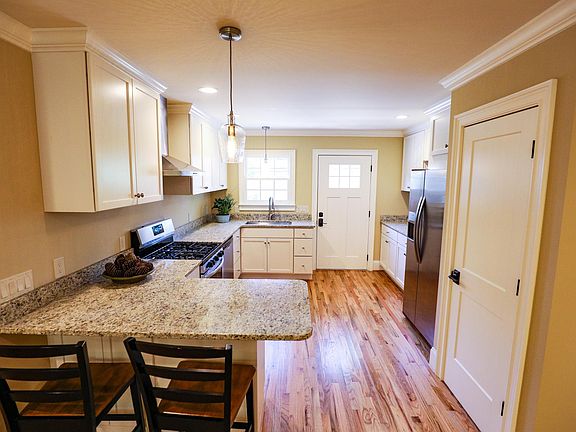 4th image of 501 Pettigru St #2