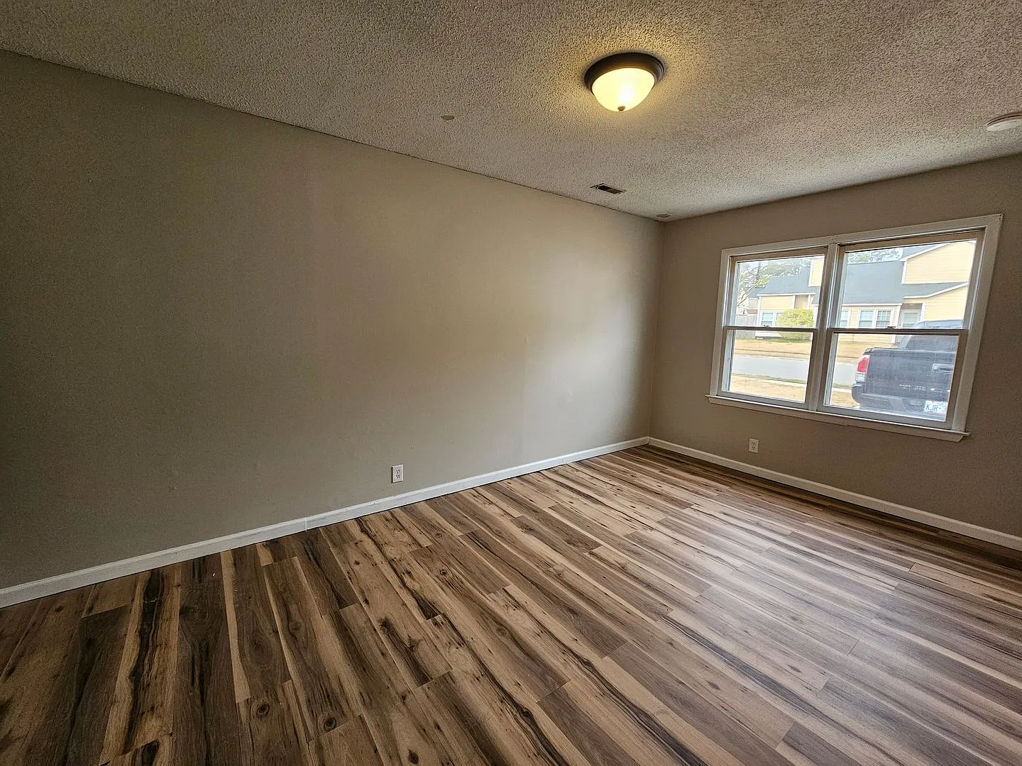 Charming 3 bedroom 2 bathroom Home In Aragona Village! — Photo 3