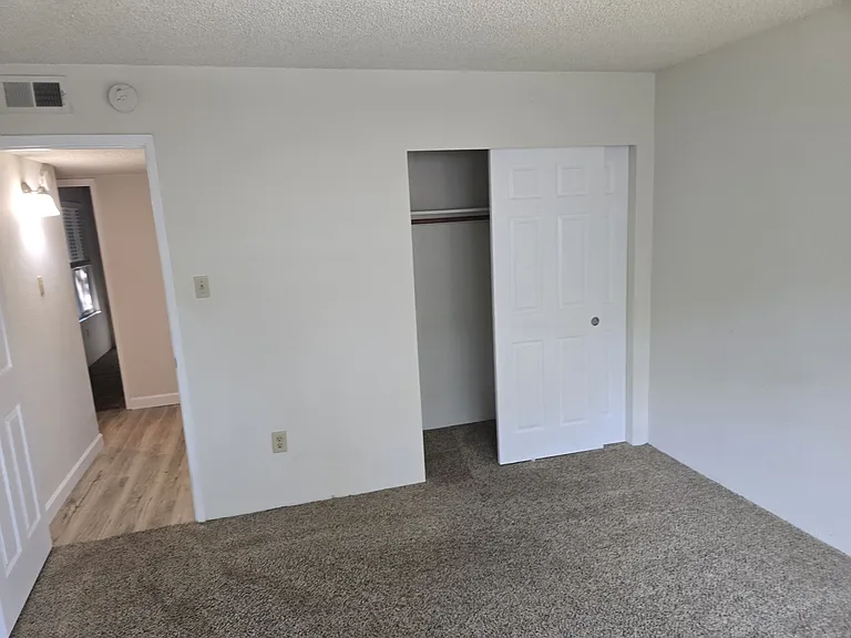 2300 G St — Photo 11