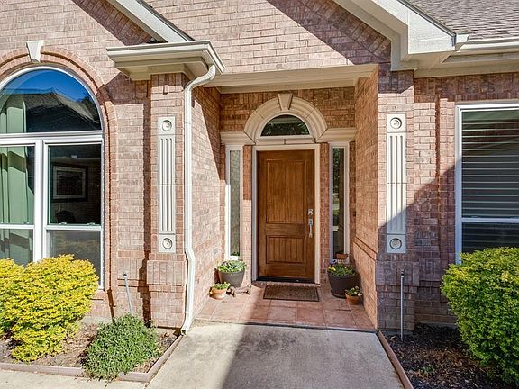 5th image of 3134 Woodland Heights Cir