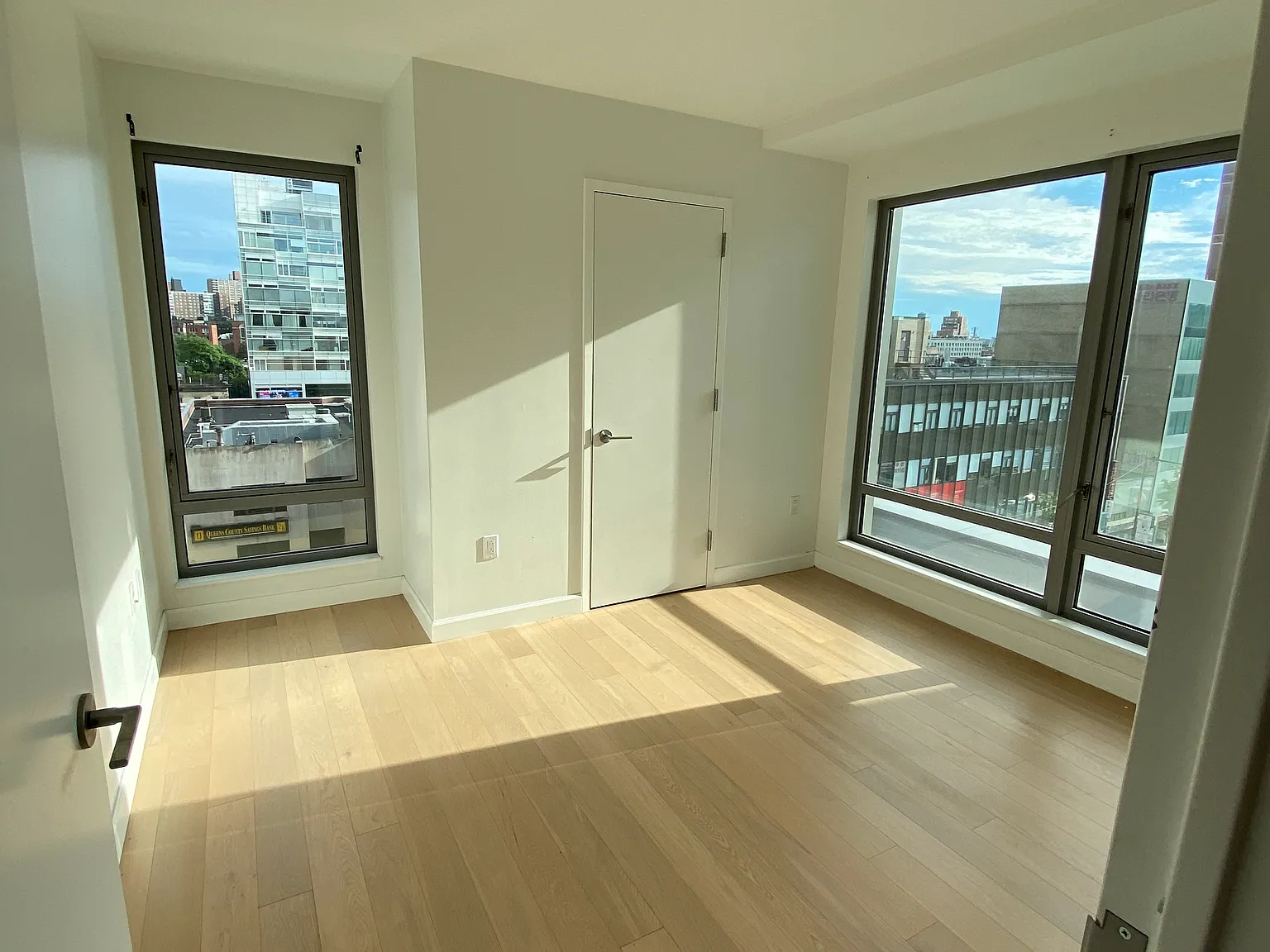 3 bed, 1200 sqft, $4,700 — Photo 4