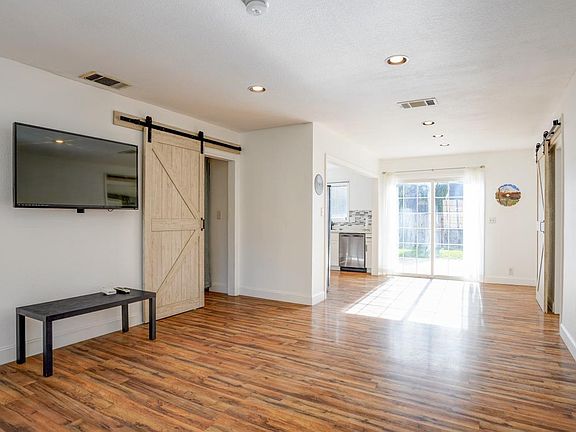 2nd image of 309 Hemlock Street