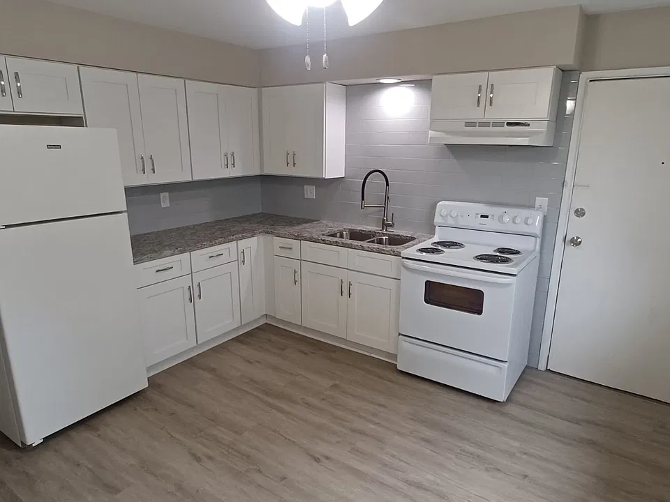 536 S Schroeder Ave #4