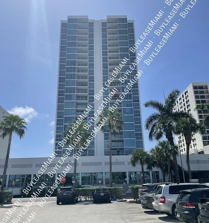 2655 Collins Ave
