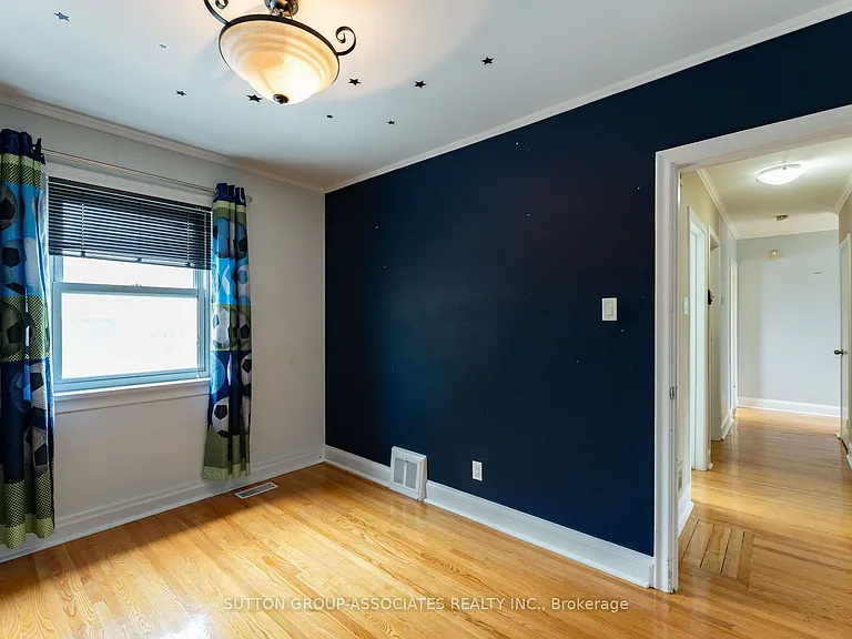 21 Deevale Rd #MAIN FL — Photo 19