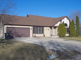 1173 N School St, Silver Lake, WI 53170