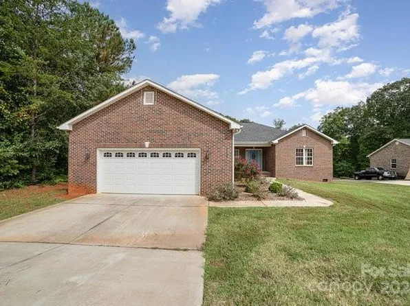 2206 Evergreen Dr, Newton, NC 28658