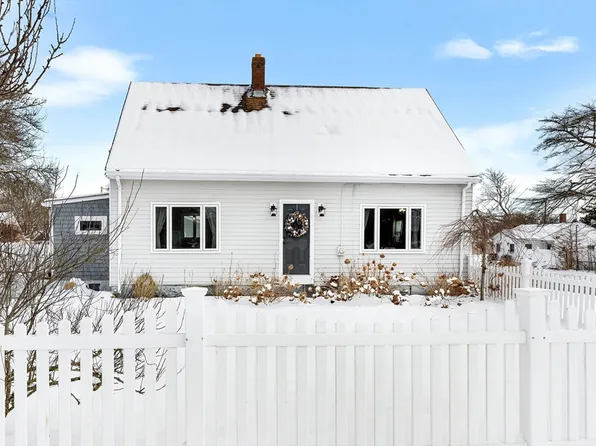 205 Sconticut Neck Rd, Fairhaven, MA 02719