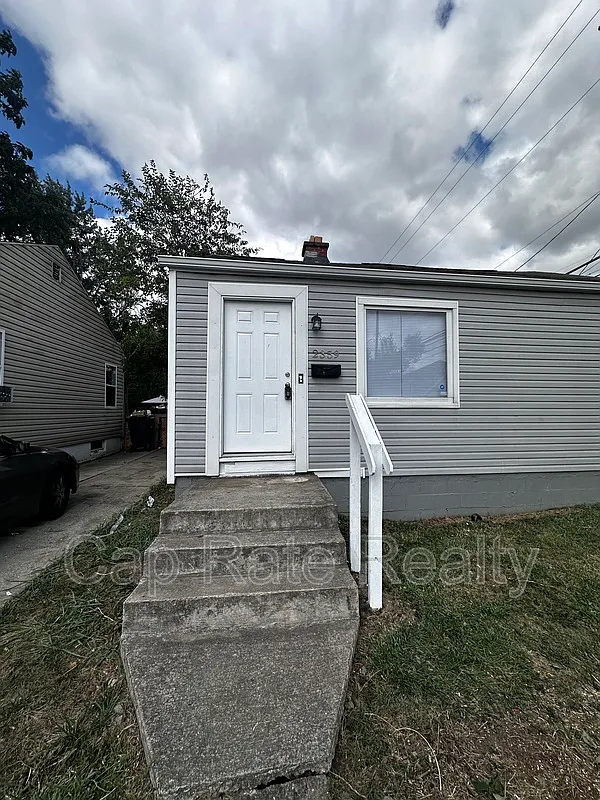 Linden — Photo 2