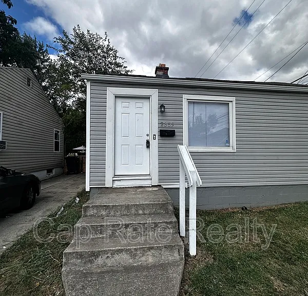 2359 McGuffey Rd — Photo 2