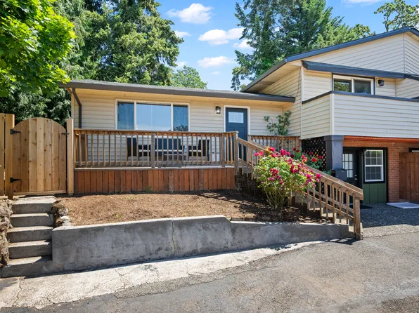 430 E Hereford St #A, Gladstone, OR 97027
