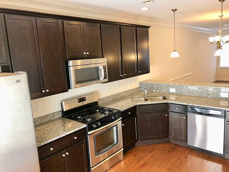 138 N Duncan St — Photo 3