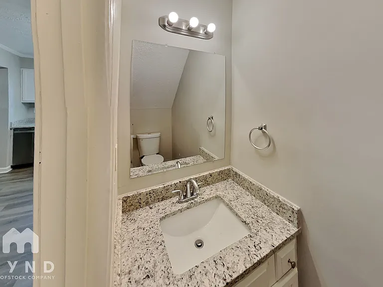 2139 Victoria Pl — Photo 12