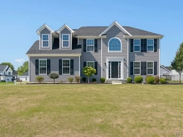 3383 Ashwood Dr, North Tonawanda, NY 14120