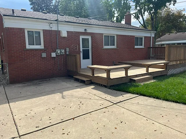 3 bed, 1064 sqft, $1,950 — Photo 2