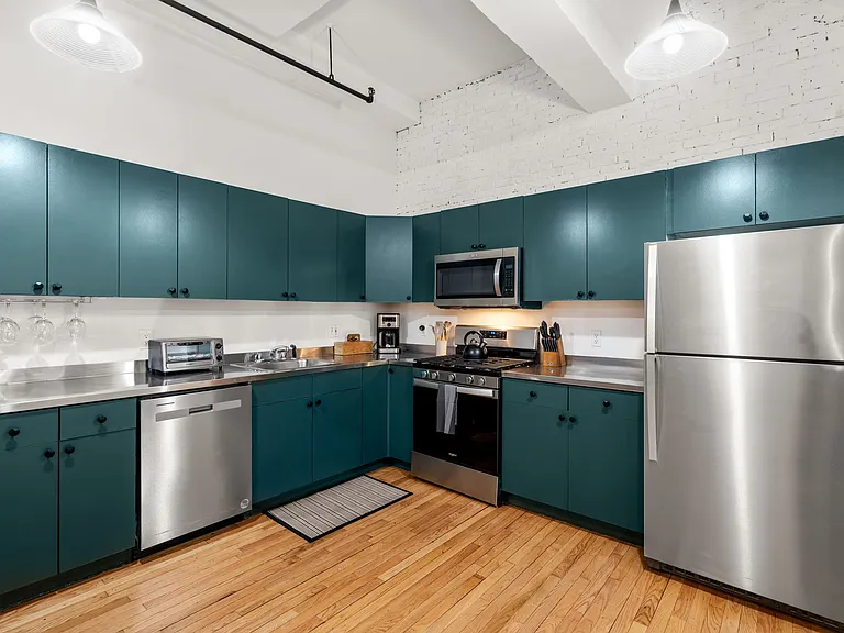 19 Stanhope St #1C — Photo 6