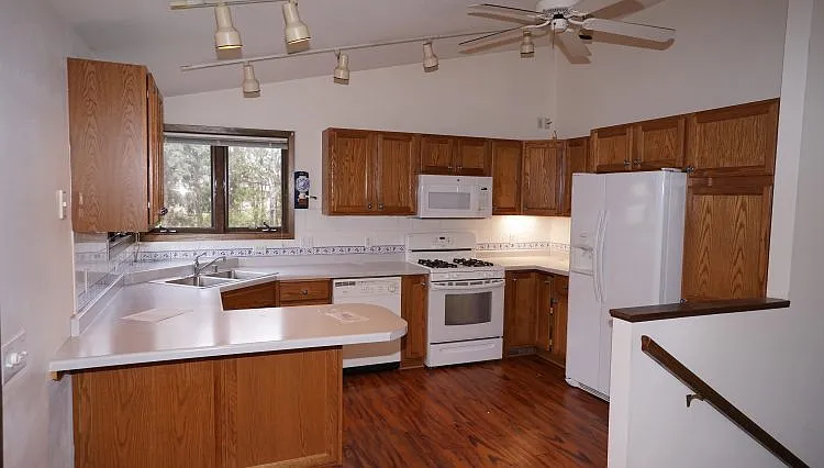 6420 Lakeview Blvd — Photo 1